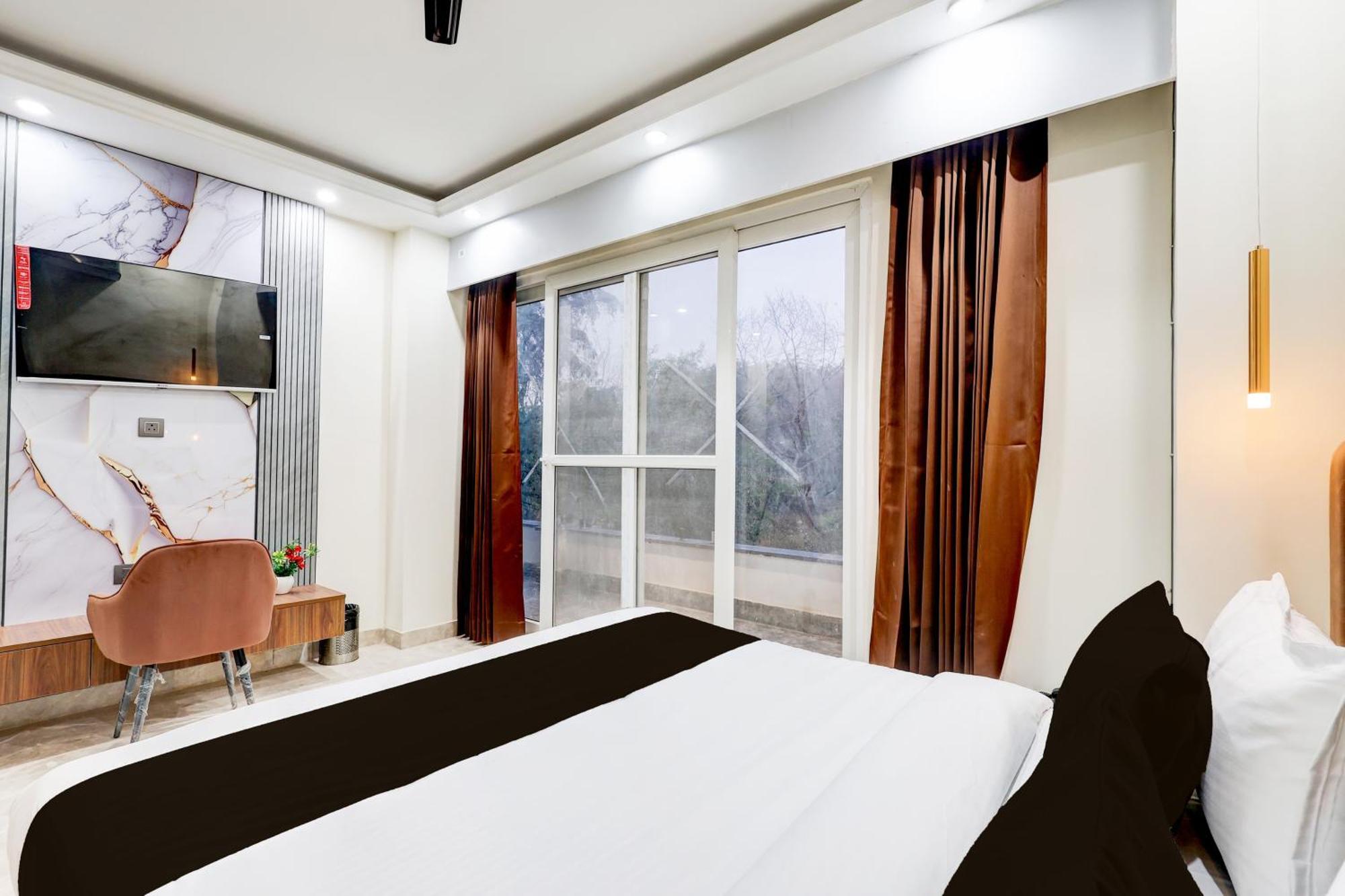 Super Hotel O Sector 43 Gurgaon Exterior photo