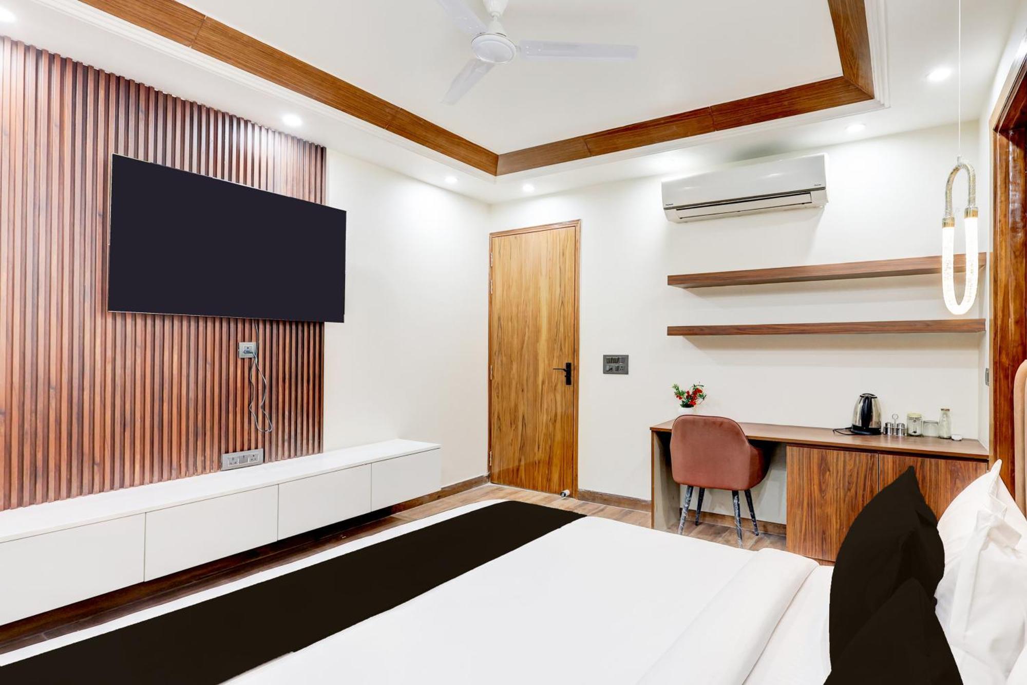 Super Hotel O Sector 43 Gurgaon Exterior photo